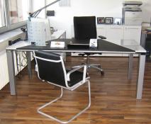 chefzimmer_arbeitsplatz_satinierte_platte_1.jpg