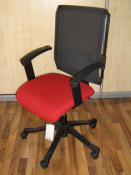buerodrehstuhl_designer_rot_netzruecken_2.jpg