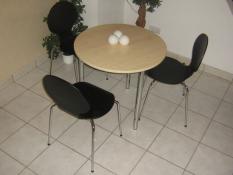 dreier_gruppe_schwarz_stuhl_stuehle_vierfu